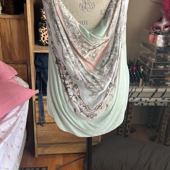 BBCG Open Back Blouse - Large - Picture 4 of 5